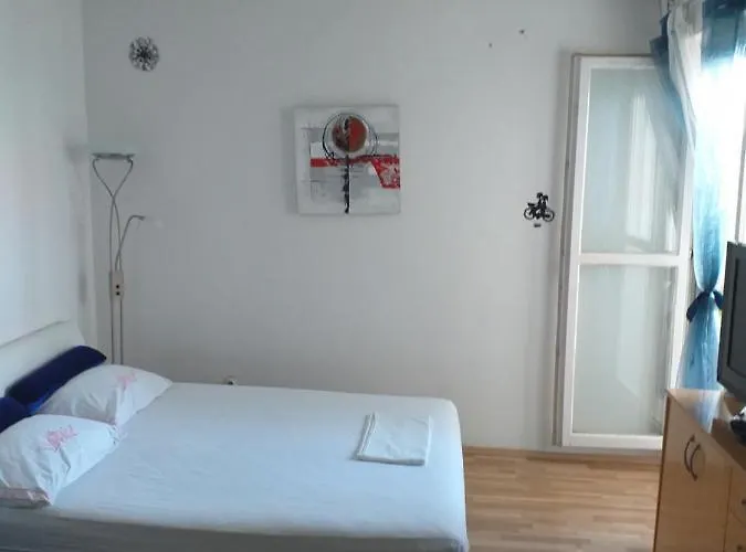 Апартаменти Ema